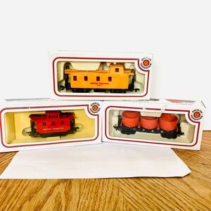Bachmann Vintage Train Cars Lot(3) HO Scale Water Tank & 2 Caboose Read